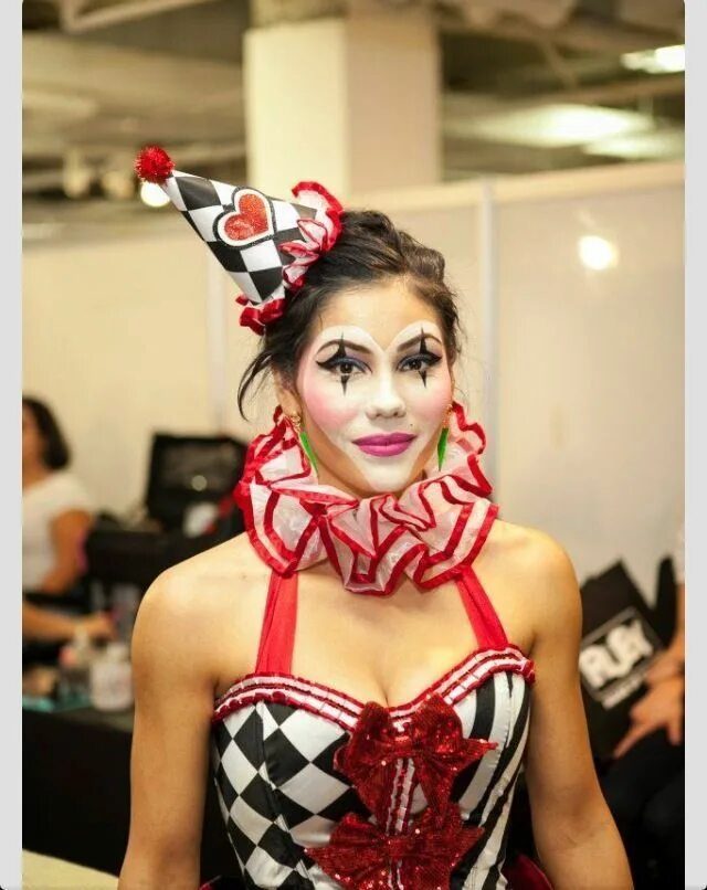 Костюмы макияж Bildergebnis für good looking female clowns Clown schminken frau, Karnevalkostüm