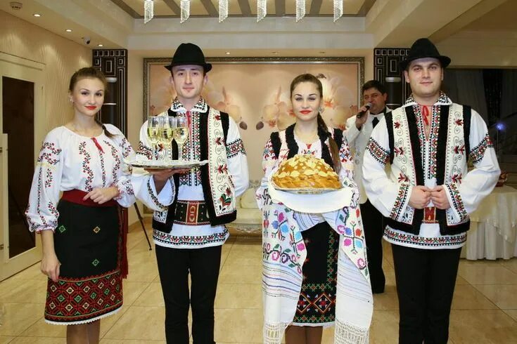 Костюмы молдован национальные фото Традиции Молдовы - Интересная Молдова Плечо