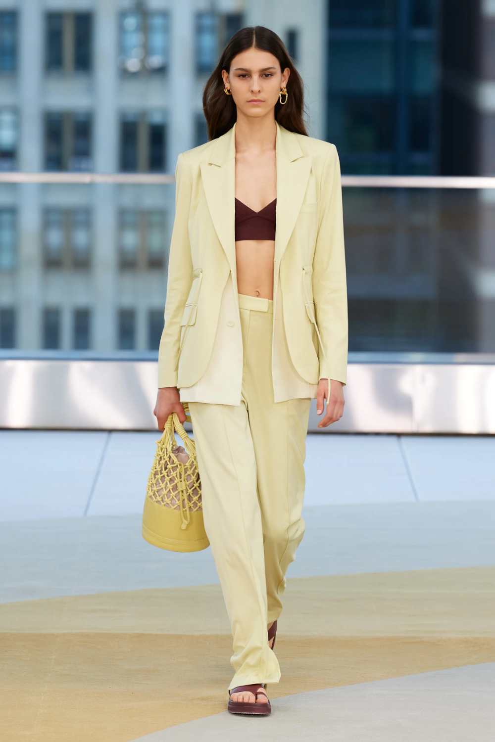 Костюмы женские 2024 тренды модные фото Simkhai Spring 2022 Ready-to-Wear Collection Fashion, Jonathan simkhai, Ready to