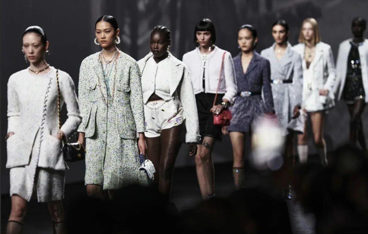 Костюмы женские 2024 тренды модные фото Модные тенденции в одежде 2024 - SHOPOZZ