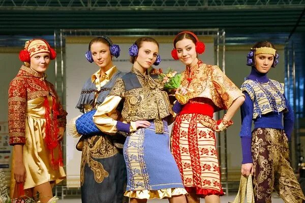 Костюмы женские в народном стиле А КАК ВАМ НАША РОДНАЯ "РУССКАЯ МОДА"?