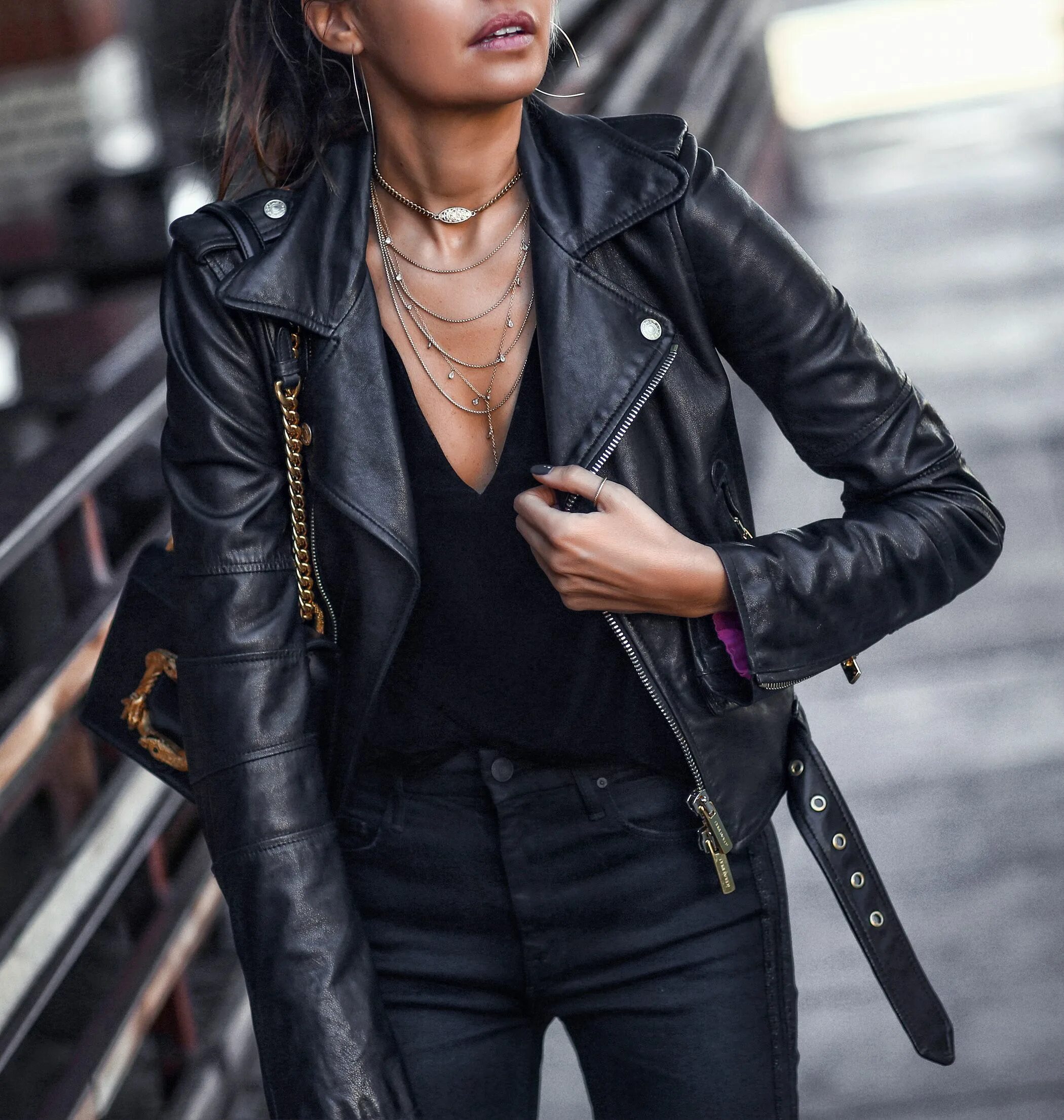 Косухи 2024 женские модные тенденции Layering Necklaces FASHIONED CHIC Womens fashion edgy, Fashion, Ladies tops fash