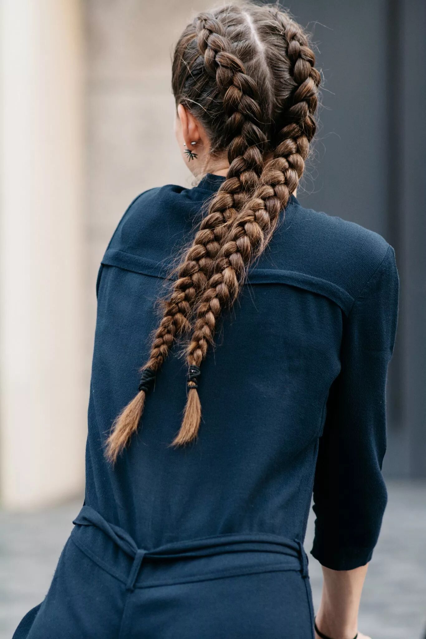 Косы французские прическа на длинные Street Style - Global Fashion Inspiration - Style.com Penteados com trança, Cabe