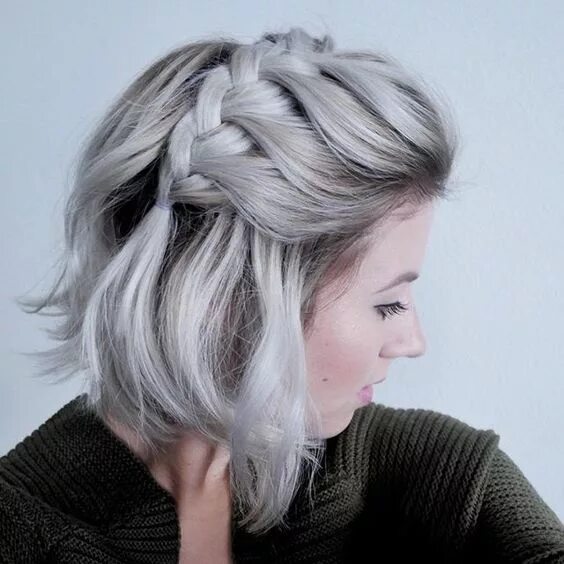 Косы на боб каре фото Trenzas bonitas para cabello cortito Trenzas cabello corto, Peinados cabello cor