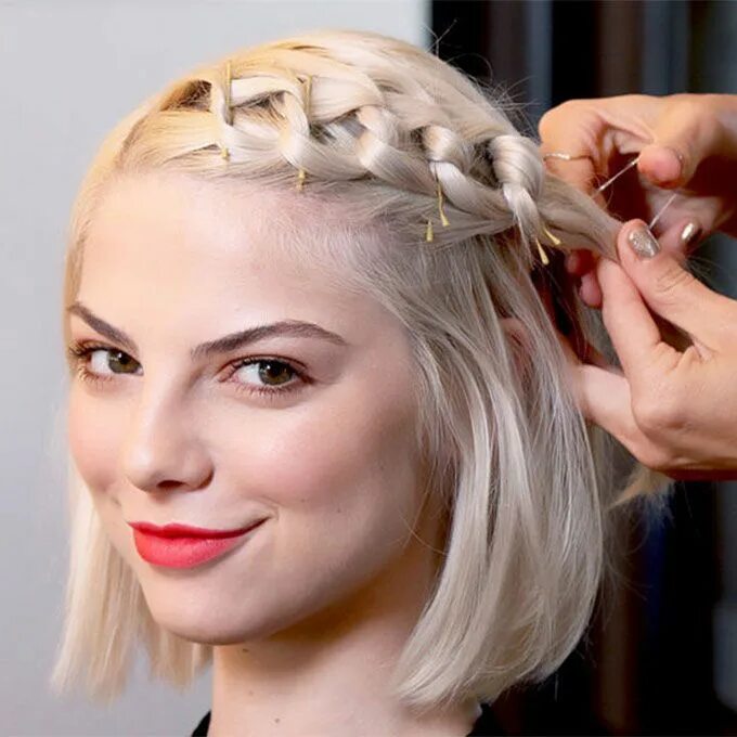 Косы на боб каре фото Makeup & Hair Short wedding hair, Braided hairstyles for wedding, Cool braid hai
