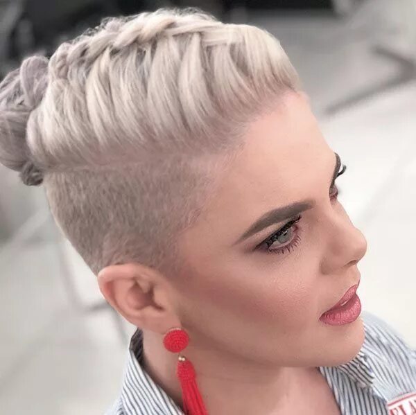 Косы на коротких стрижках фото 27 Amazing Braids for Short Hair 2019 Модные короткие стрижки, Короткие женские 