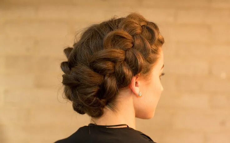 Косы на средние волосы фото женские Double Dutch Braid Upstyle in Minutes Pretty hairstyles, Dutch braid updo, Short