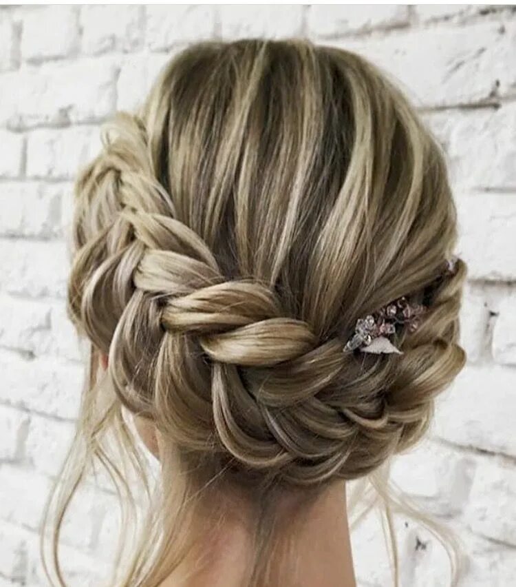 Косы на среднюю длину фото Pin på Hair Styles and Color Hårfrisyrer, Brudefrisyre, Frisyre til bryllup