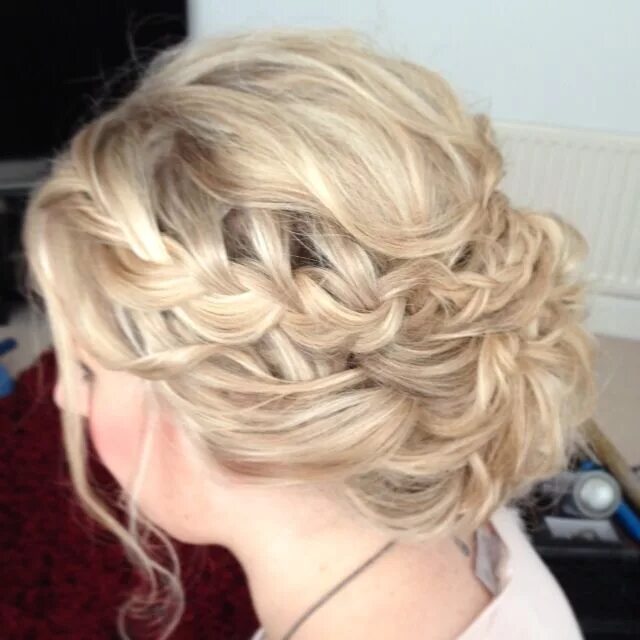 Косы на стрижку каскад средние волосы 30 Romantic Messy Updos for Wedding 2020- Best Wedding Updos - Hairstyles Weekly
