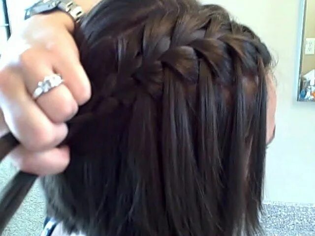 Косы на стрижку каскад средние волосы Waterfall Braid Hair styles, Short hair tutorial, Hair videos