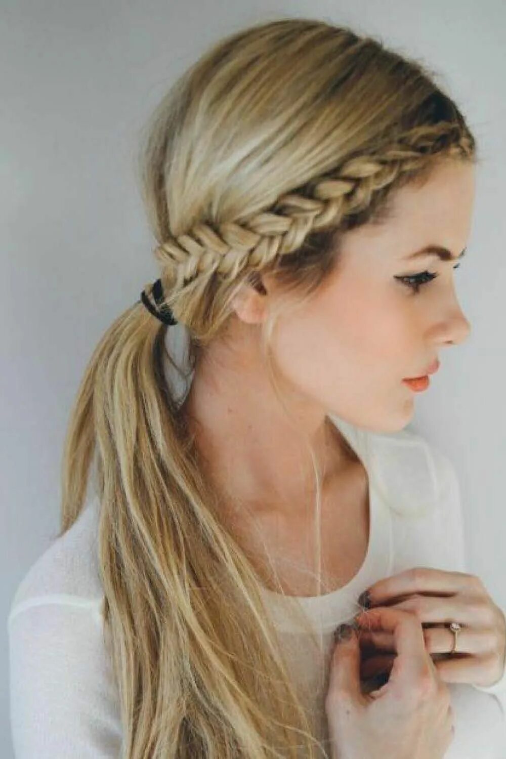 Косы средние волосы фото Muy buenas ideas de coletas con trensas, para rubias o morochas, con cabello cor