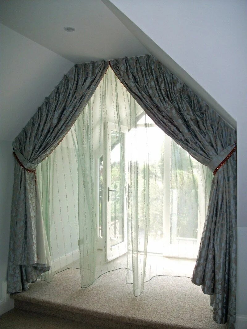 Косые окна фото Curtains, Luxury curtains, Curtains with blinds