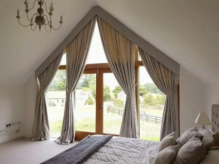 Косые окна на мансарде фото Angled curtains and pelmet in an apex window. By Hampshire Curtain Makers - Besp
