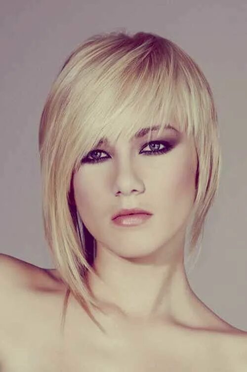 Косые стрижки на средние волосы фото 25 Best Short Straight Hairstyles Short straight hair, Short asymmetrical haircu