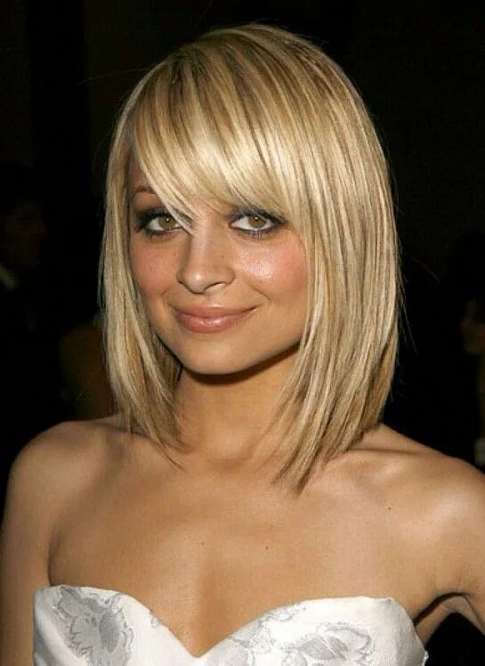 Косые стрижки на средние волосы фото The 34 Most Epic Celebrity Hair Transformations of 2017 Blonde bob haircut, Nico