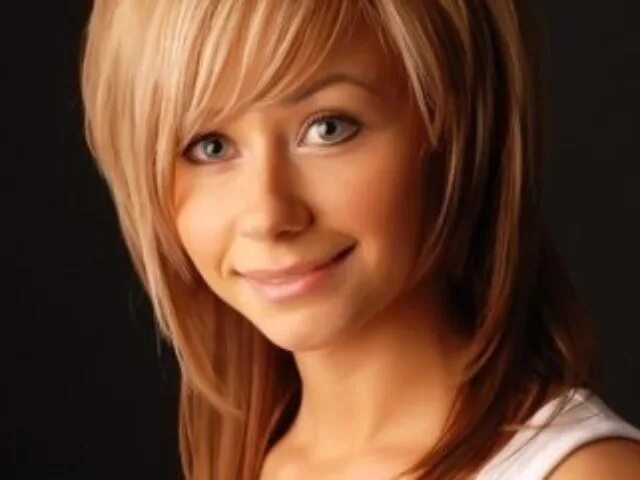 Косые стрижки на среднюю длину волос Women's haircuts Beauty salon in Alicante El Grial