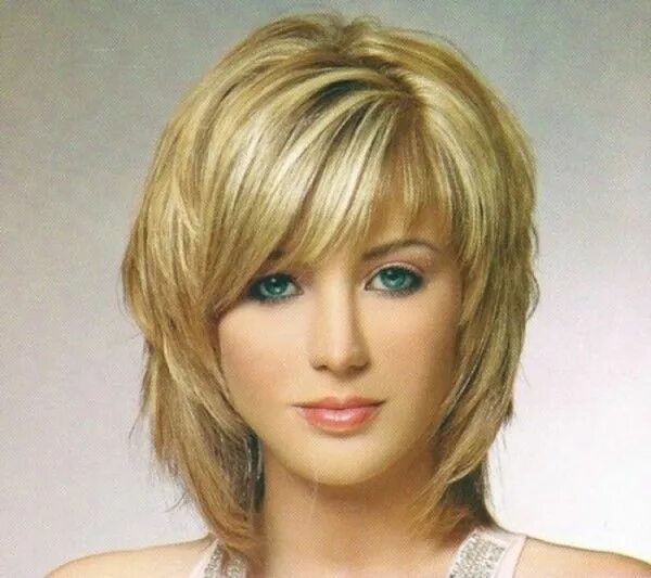 Косые стрижки на среднюю длину волос 33 Best Short Hairstyles for Women Short layered haircuts, Medium hair cuts, Lon