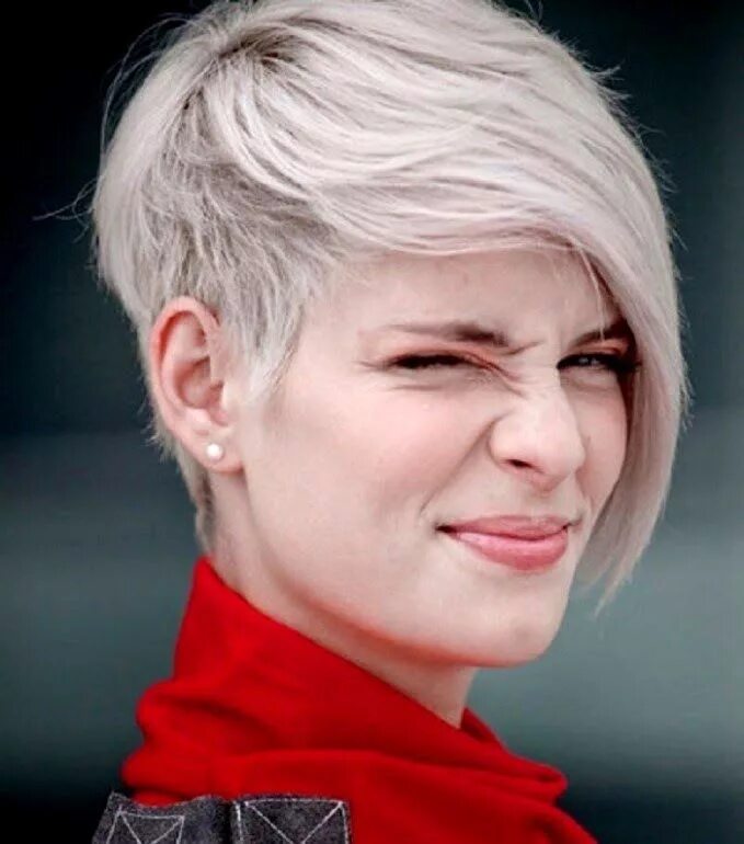 Косые женские стрижки Épinglé sur Female Hairstyles Coupe de cheveux, Coupe de cheveux asymétrique, Co