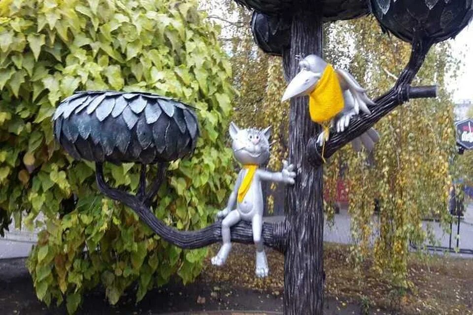 Кот с улицы лизюкова воронеж памятник фото Заботливые воронежцы вслед за Котенком с улицы Лизюкова утеплили и ворону - KP.R