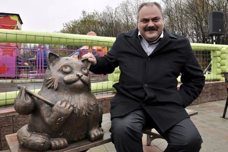 Кот семен мурманск фото Доходы мэра Мурманска Алексея Веллера упали аж на 15 миллионов рублей - KP.RU