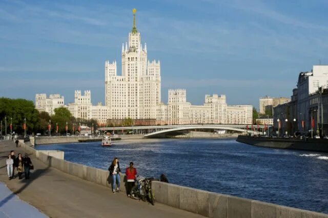 Котельническая набережная фото Фигурант дела о покраске звезды на высотке в Москве частично признал вину Аргуме
