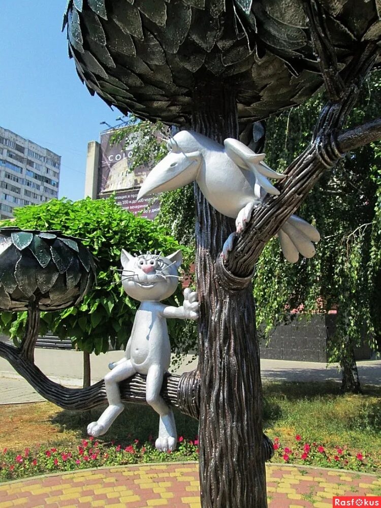 Котенок из лизюкова фото Фото: Котёнок с улицы Лизюкова. (фрагмент памятника). Зинаида Самохвалова. Город