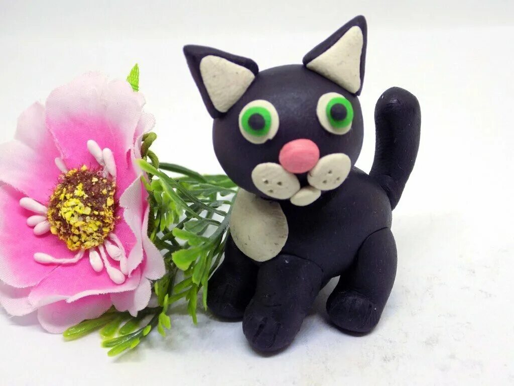 Котенок из пластилина фото Как слепить кошку или кота из пластилина? Как сделать котика с шишками пошагово?