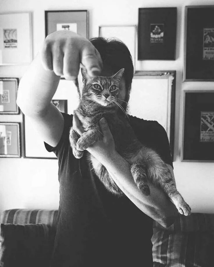 Котик мужчина фото 18 Beautiful Pictures of Men With Their Cats Gatos, Filhotes de gatos, Fofura