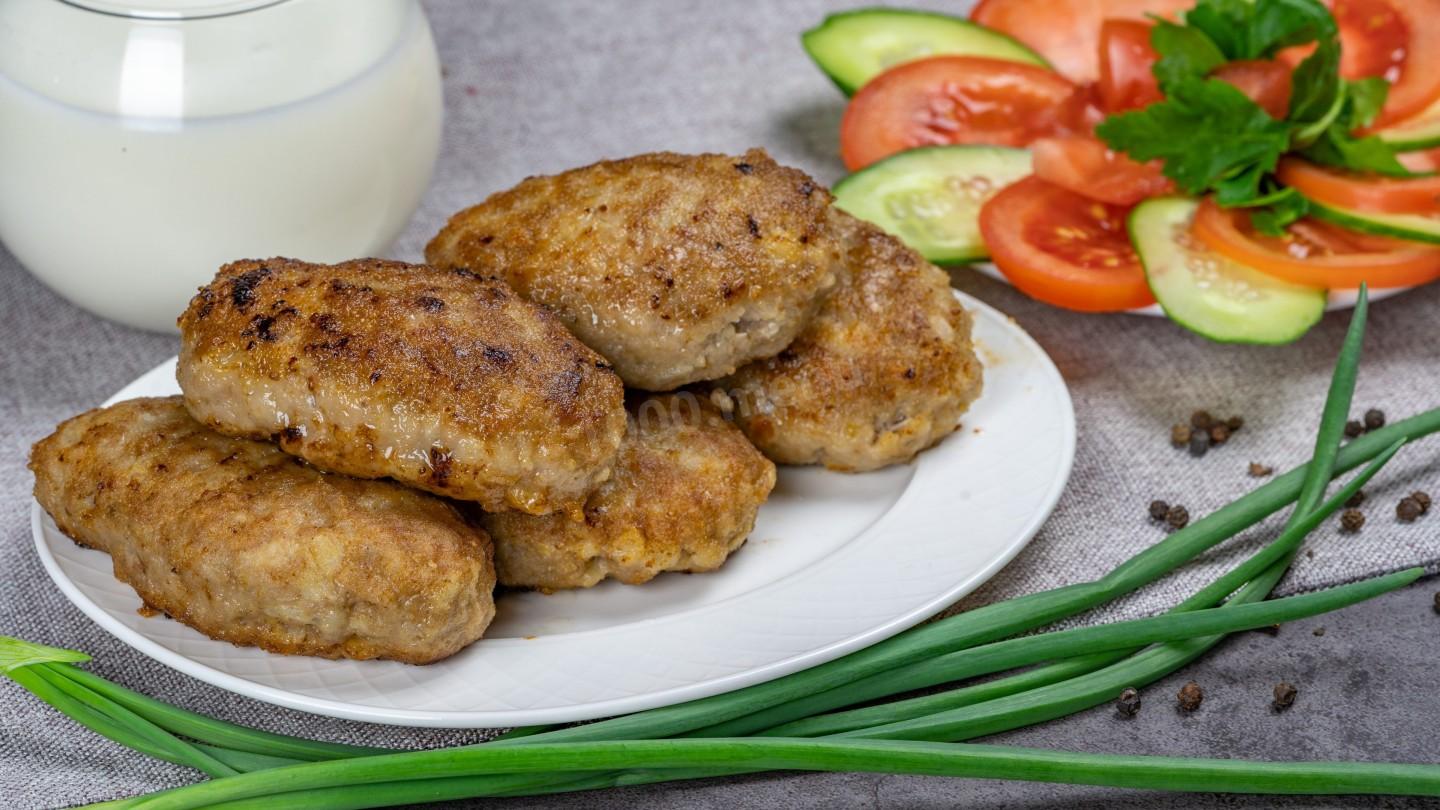Котлеты с чесноком фото Котлеты из готового мясного фарша с репчатым луком рецепт фото пошагово и видео 