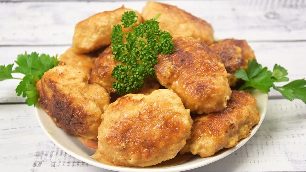 Котлеты с чесноком рецепт с фото Куриные котлеты с чесноком быстрый рецепт. Вкусные котлеты из куриного фарша - Y