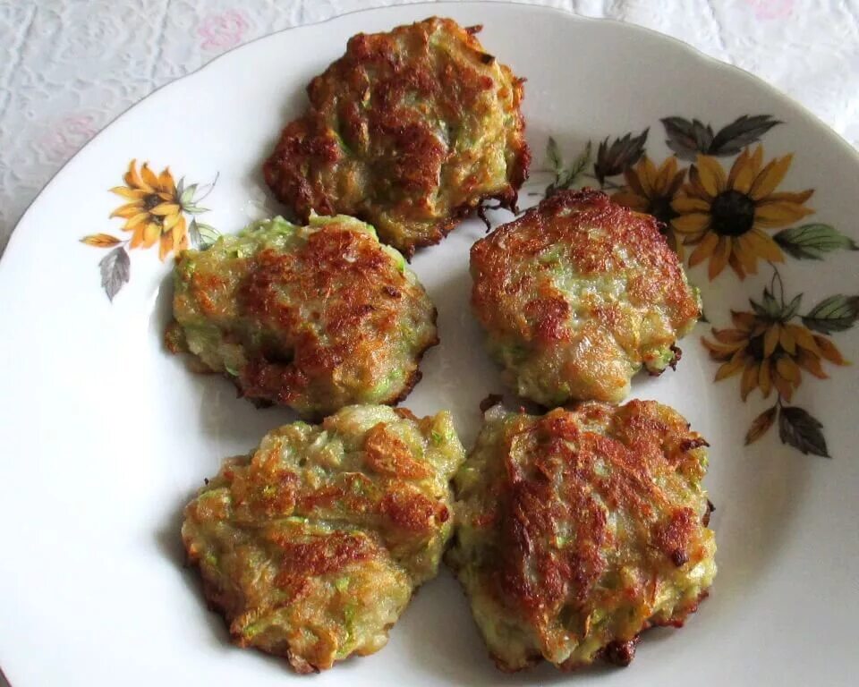 Котлеты с кабачков рецепт с фото Котлеты из куриного фарша с кабачками в духовке CoffMachines.ru