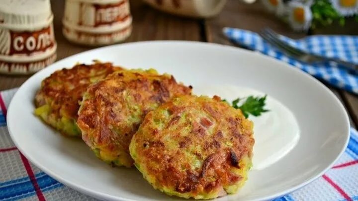 Котлеты с кабачков рецепт с фото Смотрите видео "Котлеты из кабачка и картофеля" в ОК. Плеер Видео