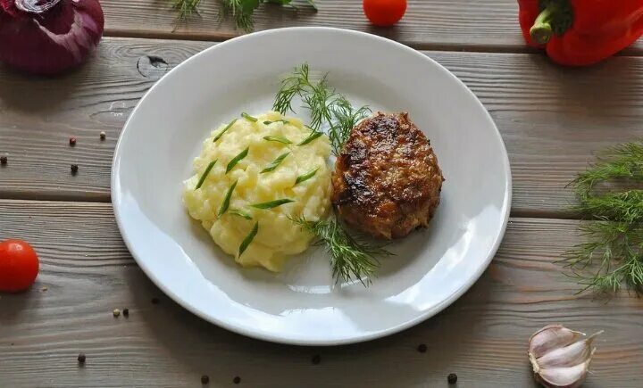 Котлеты с картофельным пюре фото пошаговое Приготовление еды в Лоо - Услуги поваров - Хозяйство и уборка: 110 поваров