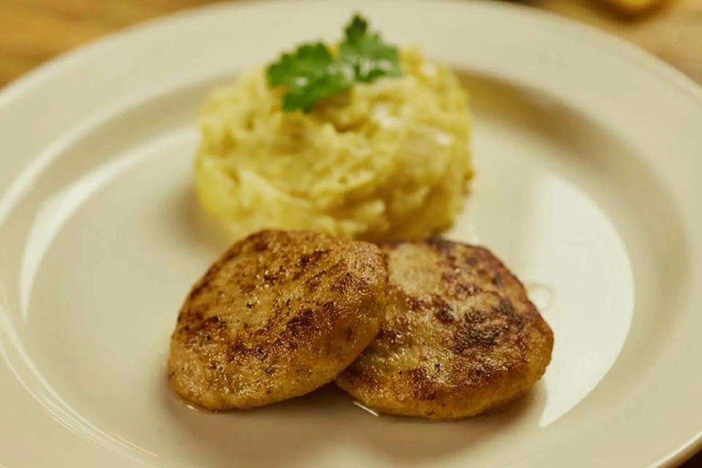Котлеты с картофельным пюре фото пошаговое Картинки КАРТОФЕЛЬНОЕ ПЮРЕ С КУРИНОЙ КОТЛЕТОЙ