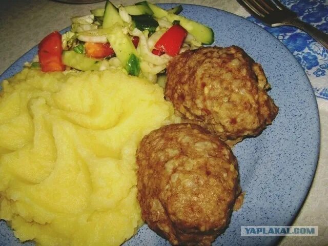 Котлеты с картофельным пюре фото пошаговое Пюрешка с котлеткой - ЯПлакалъ