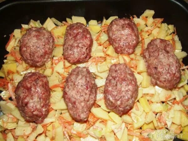 Котлеты с картошкой в духовке фото Рецепт: Картофель запеченный в духовке с котлетами Быстрый и вкусный, готовый уж