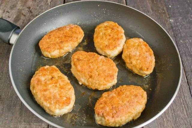Котлеты с крахмалом рецепт с фото Рубленые куриные котлеты с луком Cast iron pan, Iron pan, Pan