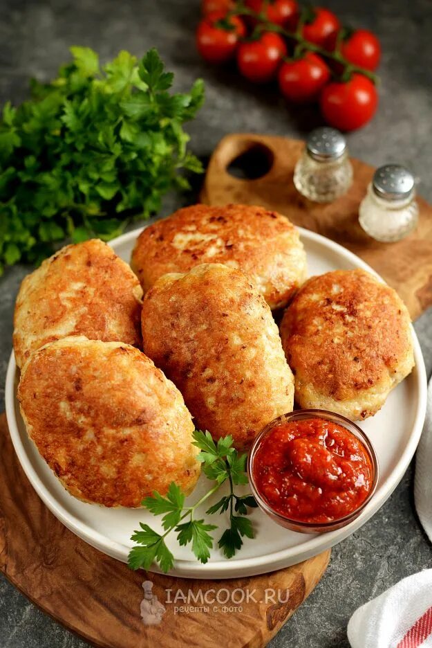 Котлеты с куриного фарша фото Котлеты из индейки и курицы - рецепт с фото Идеи для блюд, Еда, Рецепты еды