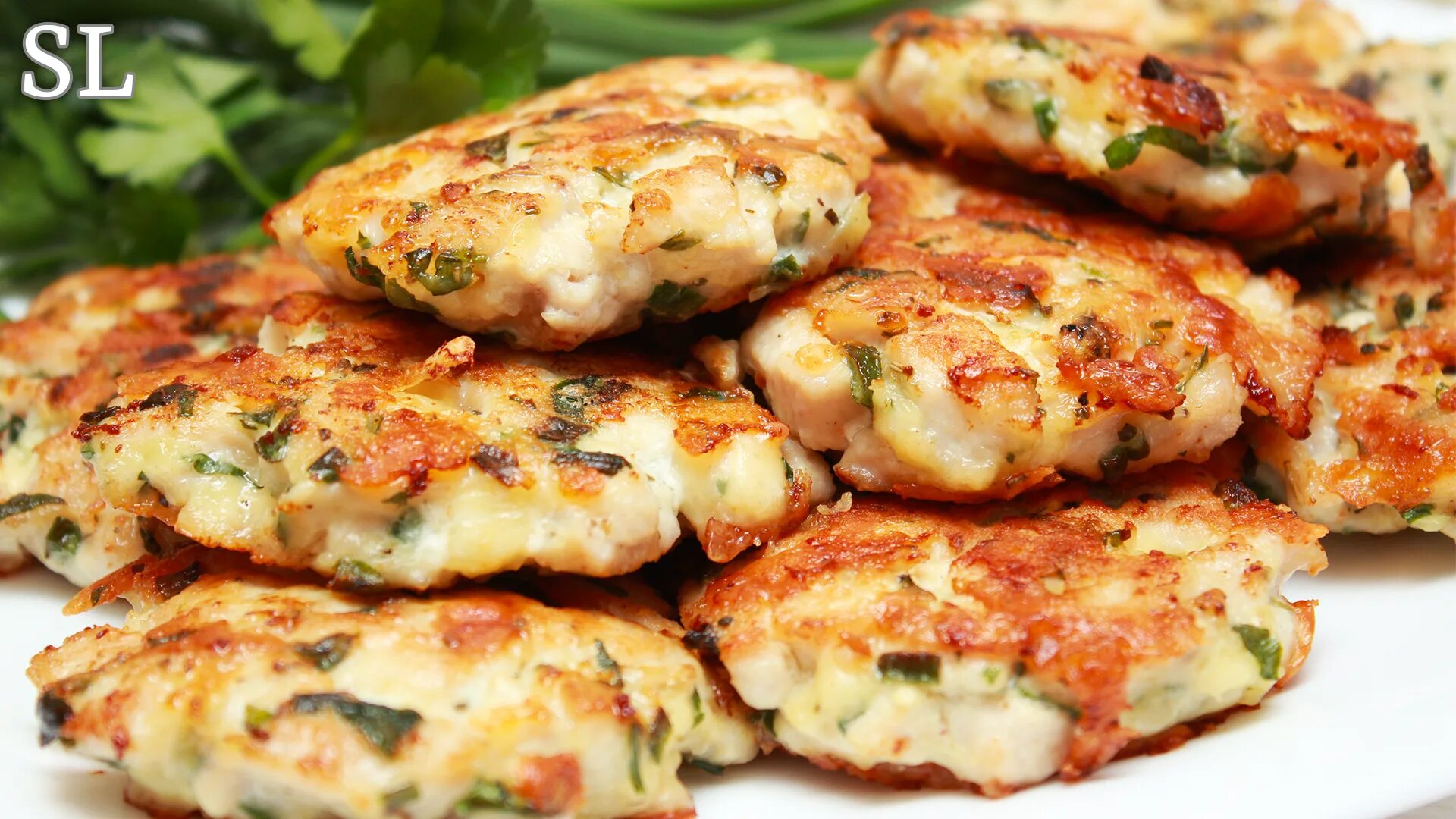 Котлеты с курицы рецепт фото пошагово Рубленные котлеты из куриной грудки с сыром и зеленью CoffMachines.ru