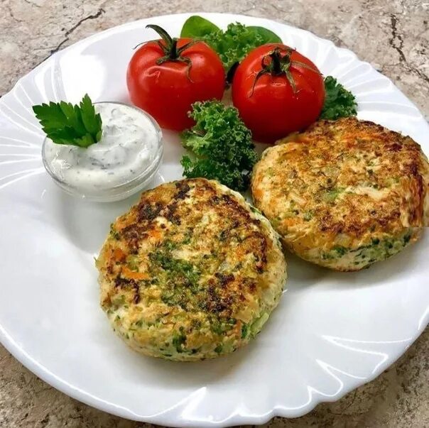 Котлеты с овощами с фото БЕЛКОВЫЕ КОТЛЕТЫ Ингредиенты: - куриное филе 800 гр - брокколи 200 гр.. 2022 ПП 