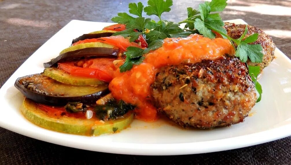 Котлеты с овощами с фото Ароматные котлеты на травах с рататуем в мультиварке Кулинарный калейдоскоп Дзен