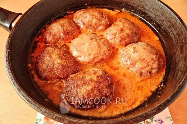 Котлеты с подливкой на сковороде фото Котлеты с подливкой на сковороде - рецепт с фото пошагово. Как приготовить котле