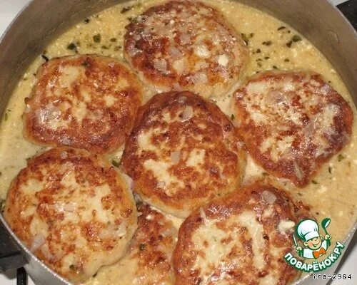 Котлеты с подливкой на сковороде фото Куриные котлеты с сыром