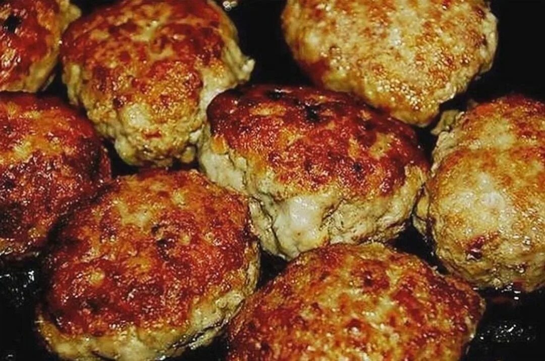 Котлеты с пошаговым фото из свинины Супер рецепты on Instagram: "РЕДЧАЙШИЙ РЕЦЕПТ БЕСПОДОБНЫХ КОТЛЕТ! Спасибо за лай