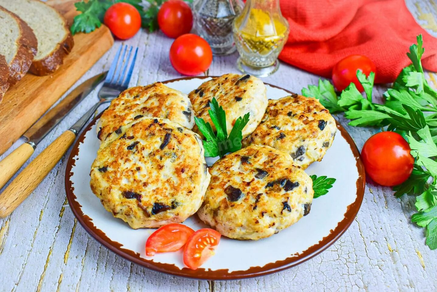 Котлеты с шампиньонами рецепт с фото Котлеты с грибами на сковороде - 20 рецептов - 1000.menu
