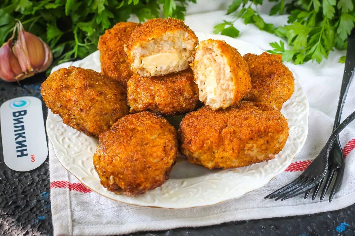 Котлеты с сухарями с фото Котлеты из фарша с сырной начинкой внутри: рецепт с фото пошагово