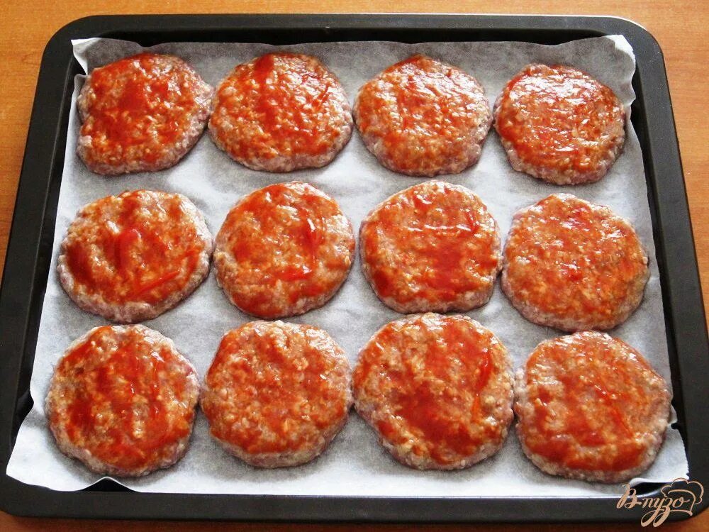 Котлеты с сыром в духовке фото Запеченные котлеты с помидорами и сыром - рецепты с фото на vpuzo.com
