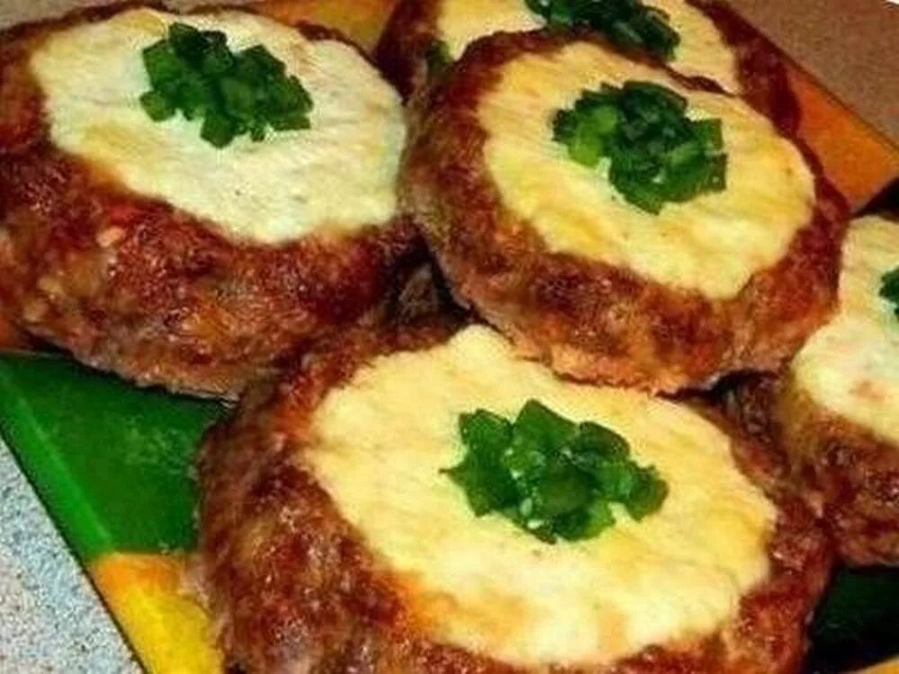 Котлеты с сыром в духовке фото Котлеты с сыром в духовке: http://moya.vkusneyshaya.ru/kotletyi-pod-syirom/ - оч