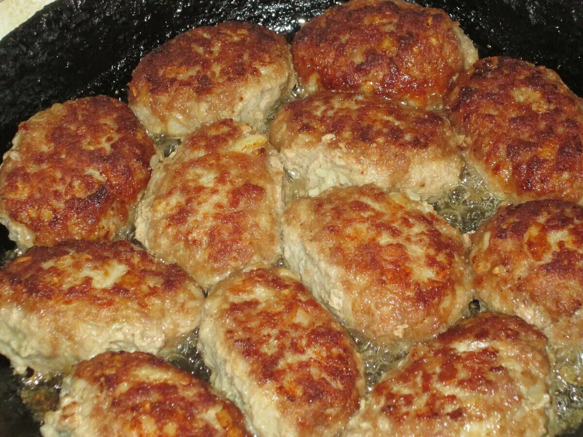 Котлеты с жареным луком рецепт с фото Как пожарить котлеты из куриного фарша: найдено 90 изображений