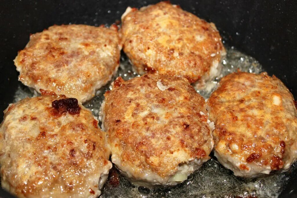 Котлеты с жареным луком рецепт с фото Как приготовить свиные котлеты на сковороде school-culinary.ru Дзен